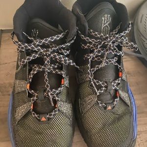 Nike Kyrie Irving Size Boys 7